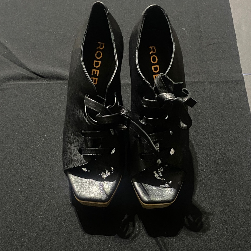 RODEBJER Chic Black Lace-Up Heels
